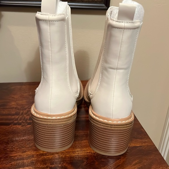 Steve Madden Cabell Bootie in Bone, Size 7 - Picture 10 of 16